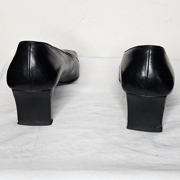 Salvatore Ferragamo black heel pumps size 7 - Picture 3 of 10
